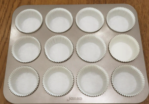 2個雞蛋就能烤出12個無油酸奶杯子蛋糕,口感柔軟